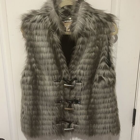 Michael Michael Kors Gray faux Fur Vest - Picture 5 of 6